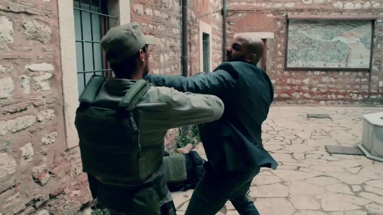 Кадры из сериала Волк 2039 2 серия 1 сезон (2021)