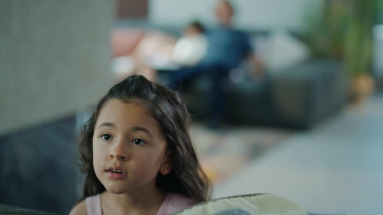 Кадры из сериала Девушка за стеклом 1 серия 3 сезон (2021)